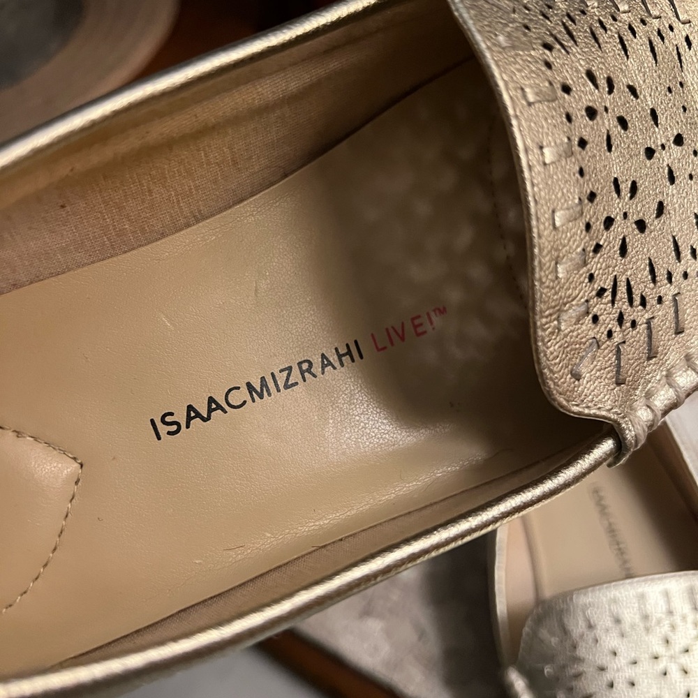 ISAAC MIZRAHI LIVE! Classic Metallic Gold Laser Cut Moccasins Women's Size 8 GUC - Picture 3 of 8